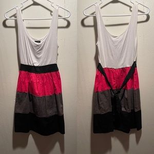 {Rue 21}EUC•Juniors Midi Dress
